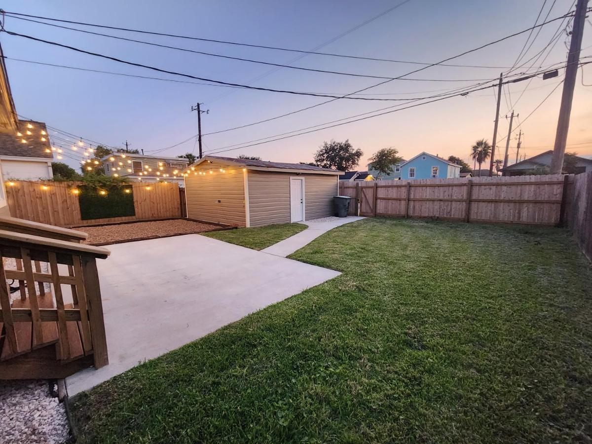 New! Fully Restored 1930S Beach Bungalow Galveston Exterior photo